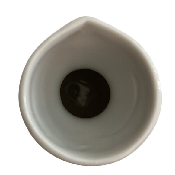 Five Piece Porcelain Sake Set 4 Cups 1 Decanter Carafe Made in Japan - Picture 6 of 7